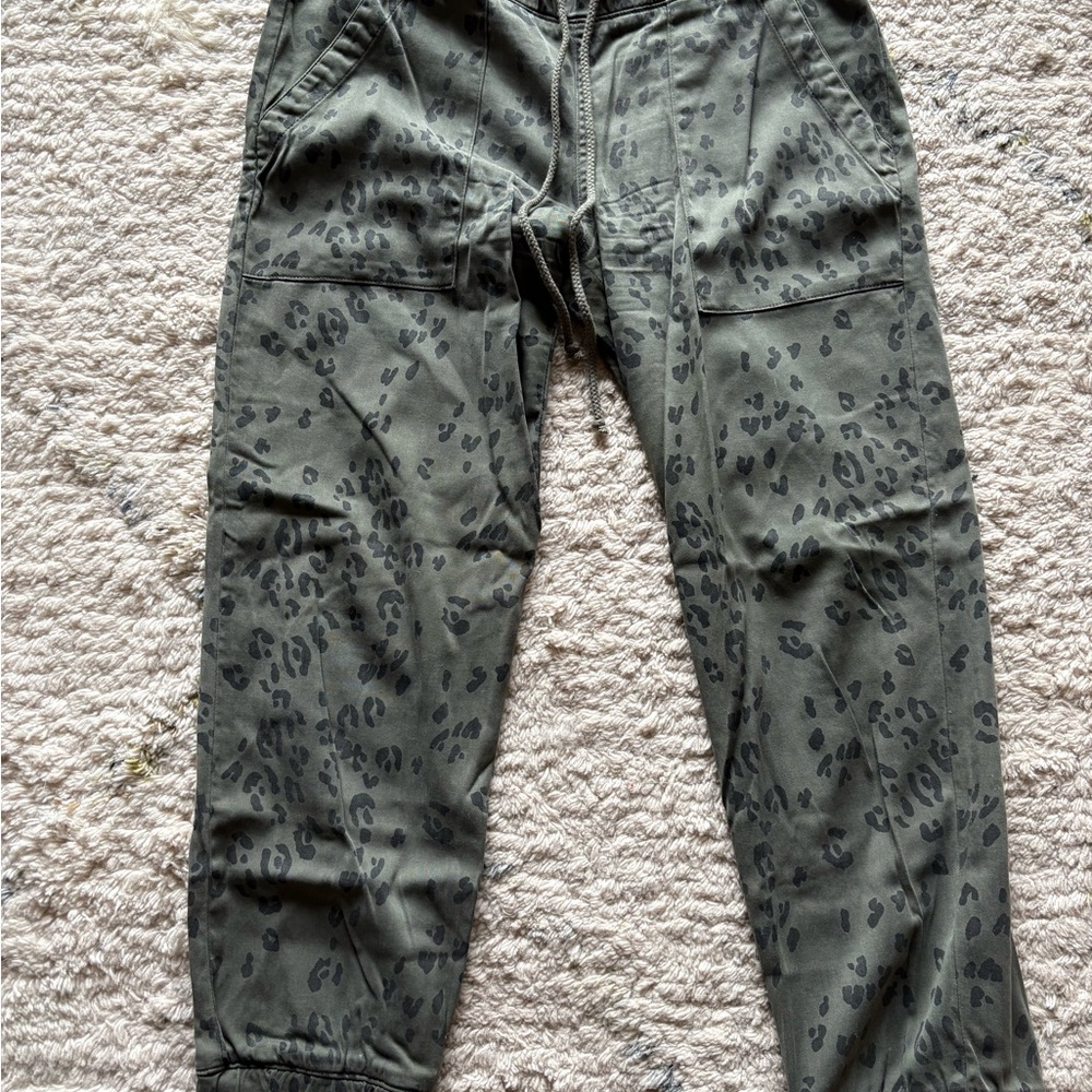 Bella Dahl Green Joggers with Elastic Waistband and Cuffs
